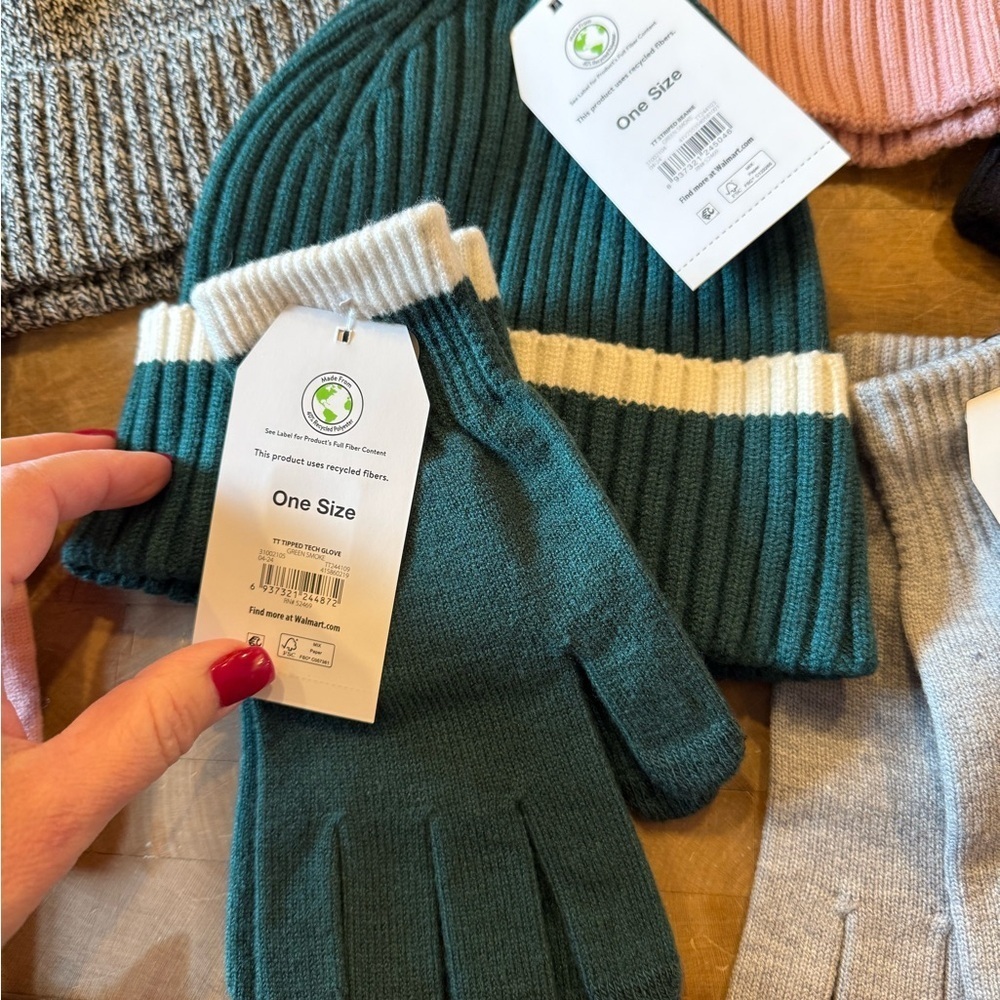 Lot of 16 Cozy Winter Women’s Beanie and Glove Set - Assorted Colors BRAND NEW - Picture 6 of 9